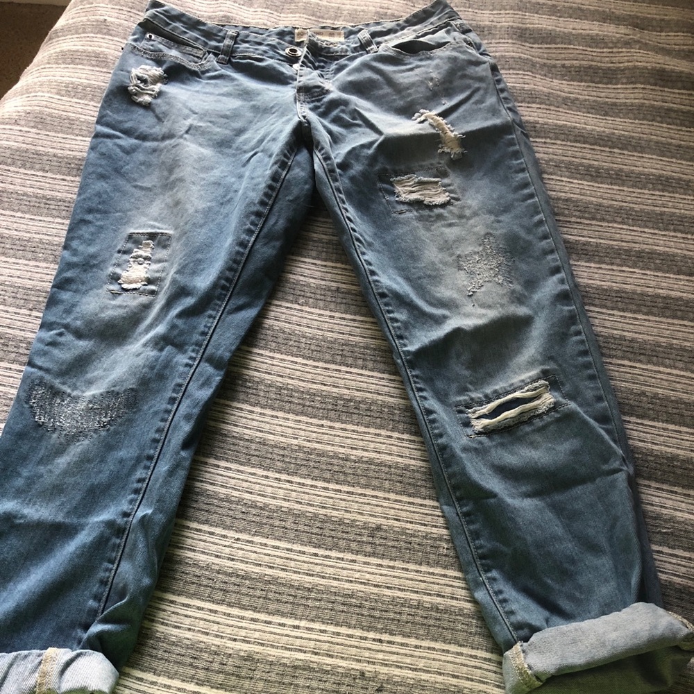 Distressed Boyfriend Jeans 👖